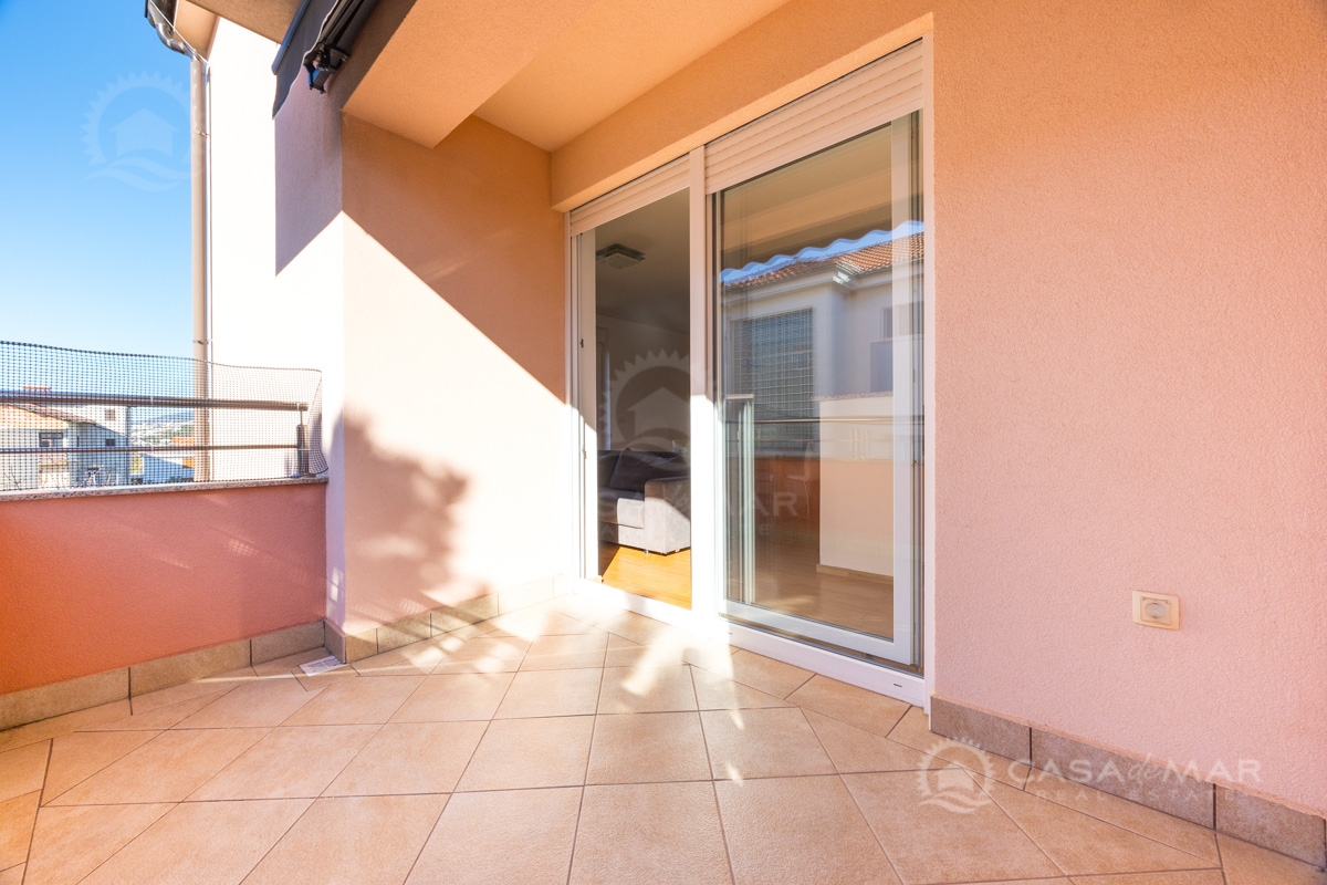 Udobno stanovanje z dvema spalnicama v Crikvenici, le 300 m od morja!