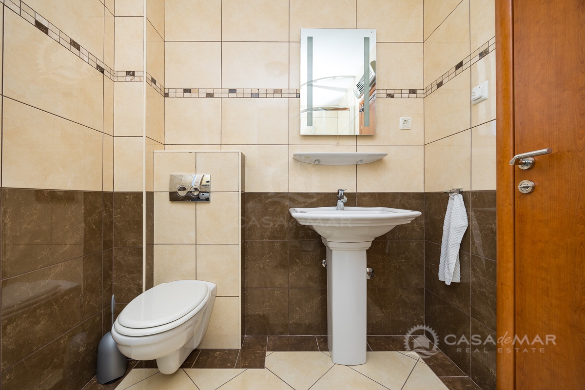 Udobno stanovanje z dvema spalnicama v Crikvenici, le 300 m od morja!