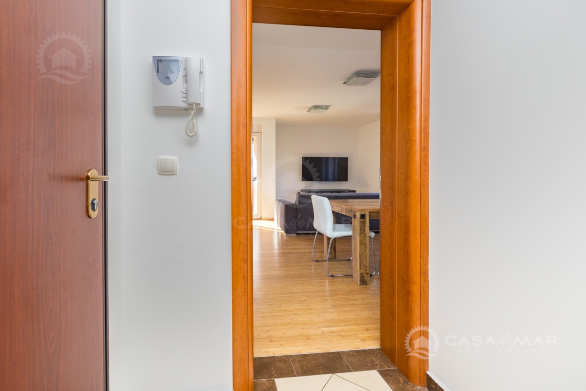 Udobno stanovanje z dvema spalnicama v Crikvenici, le 300 m od morja!