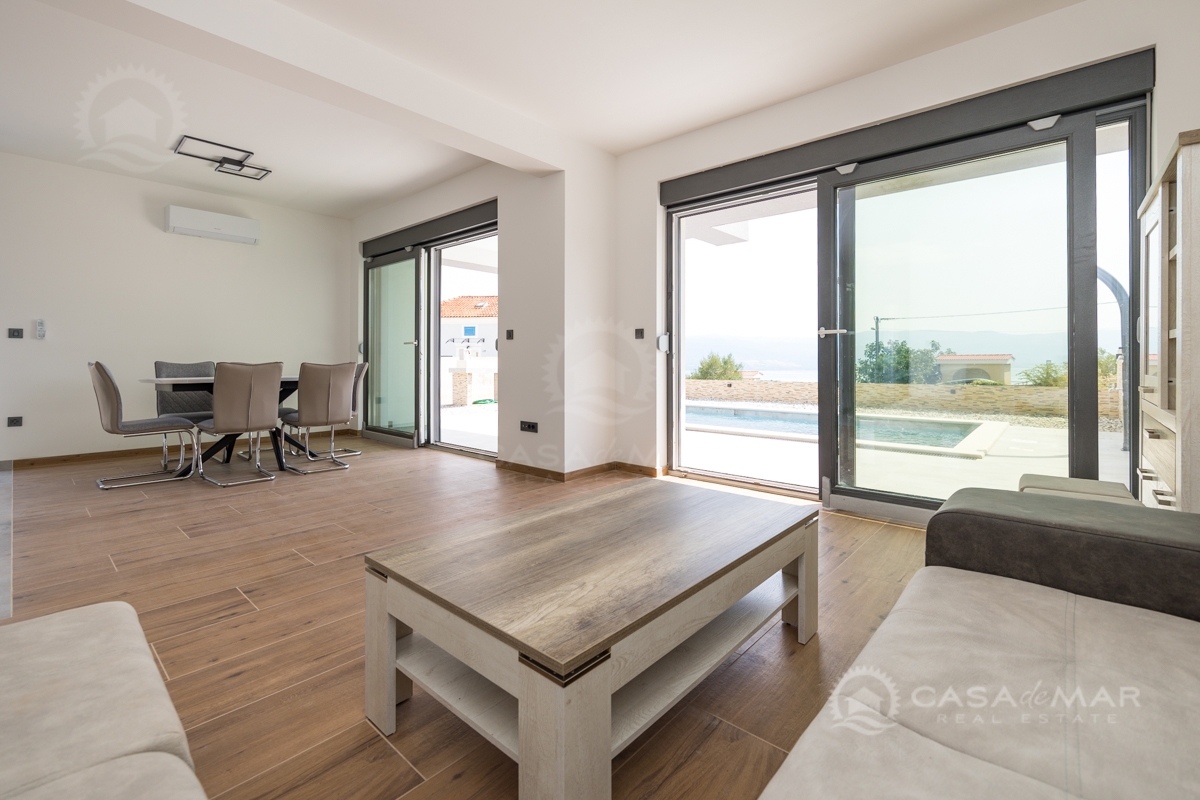 Moderna vila s panoramskim pogledom na morje in bazeni – investicija za družino in turizem!