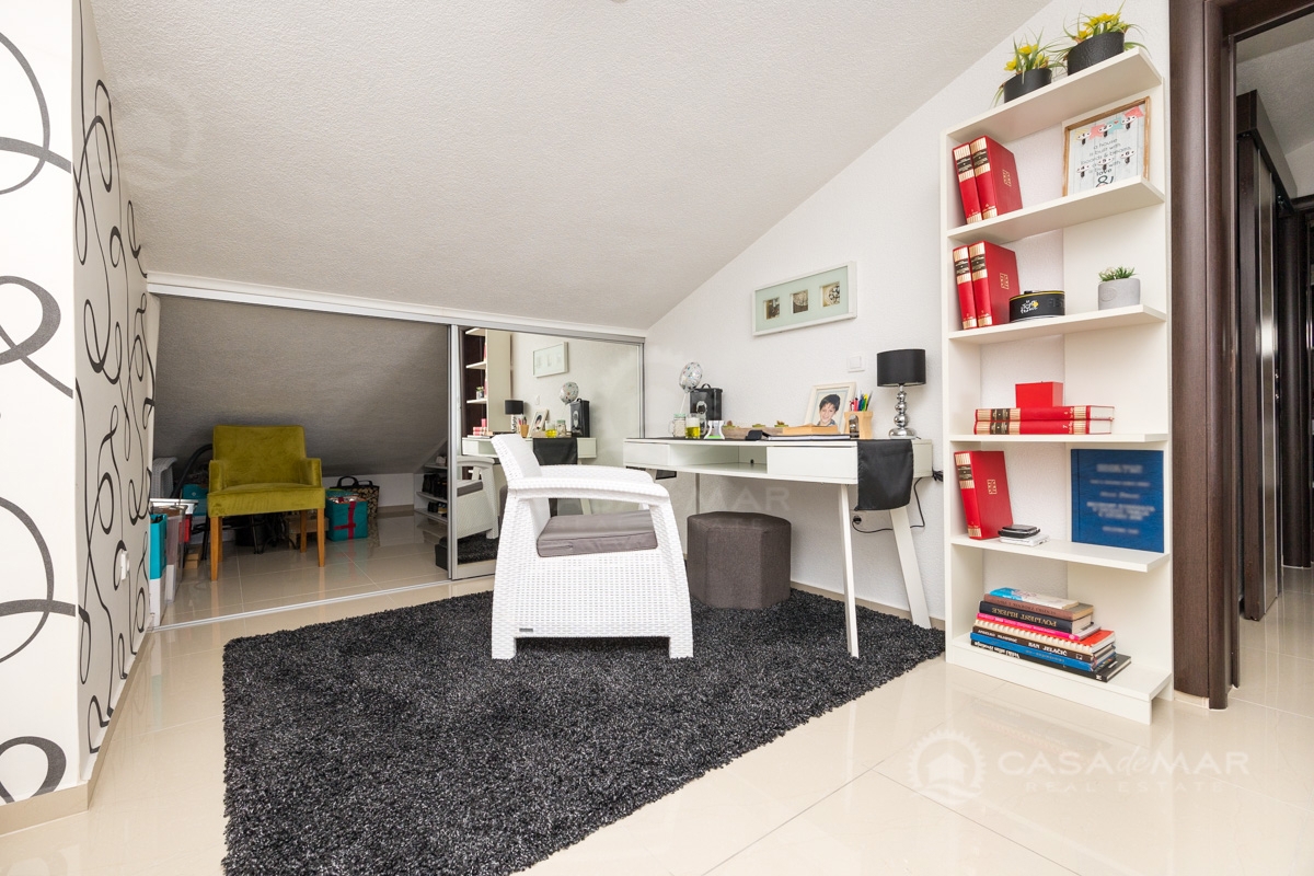 PRILOŽNOST! Ekskluzivni dvonadstropni apartma z jacuzzijem in razgledom na morje!