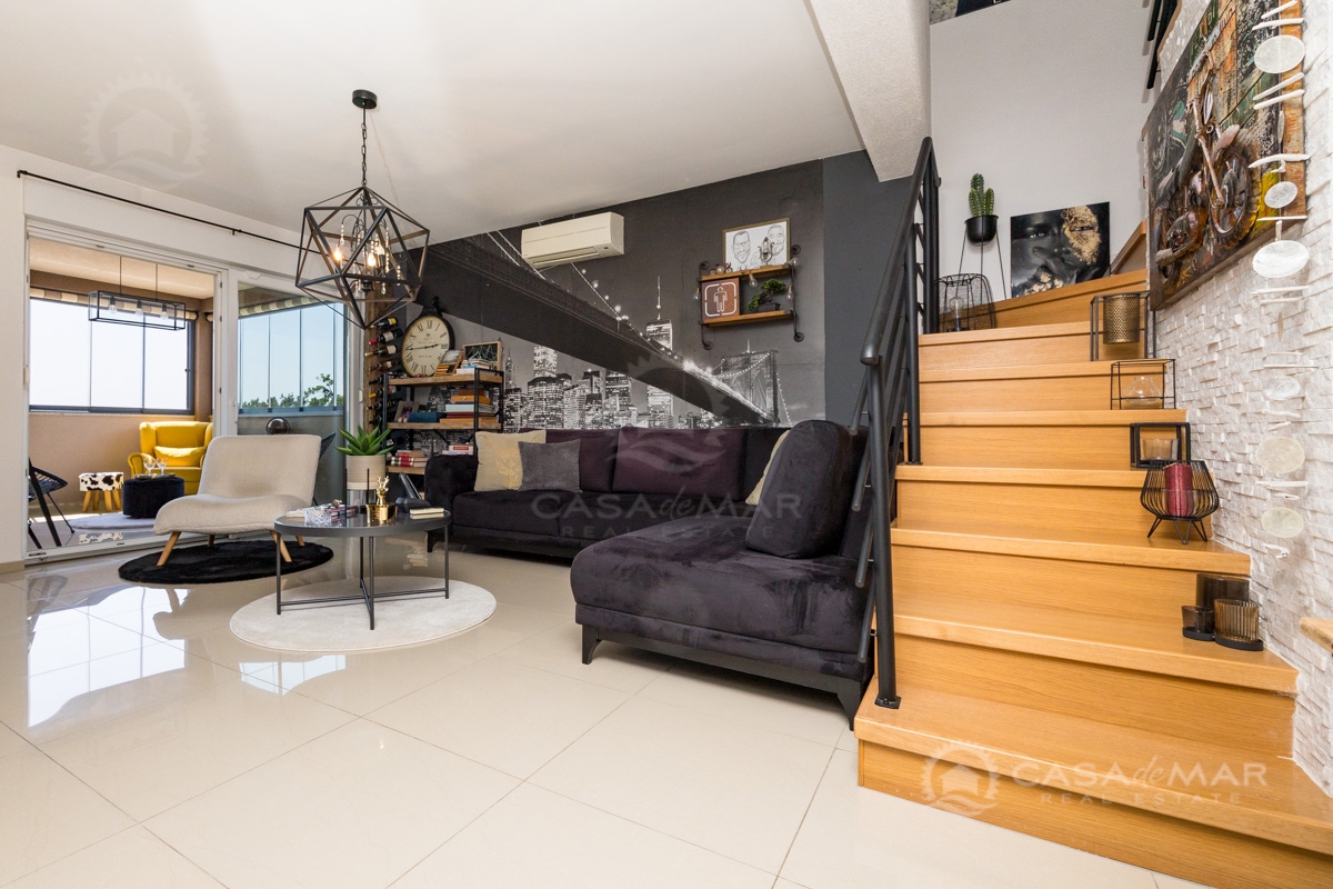 PRILOŽNOST! Ekskluzivni dvonadstropni apartma z jacuzzijem in razgledom na morje!