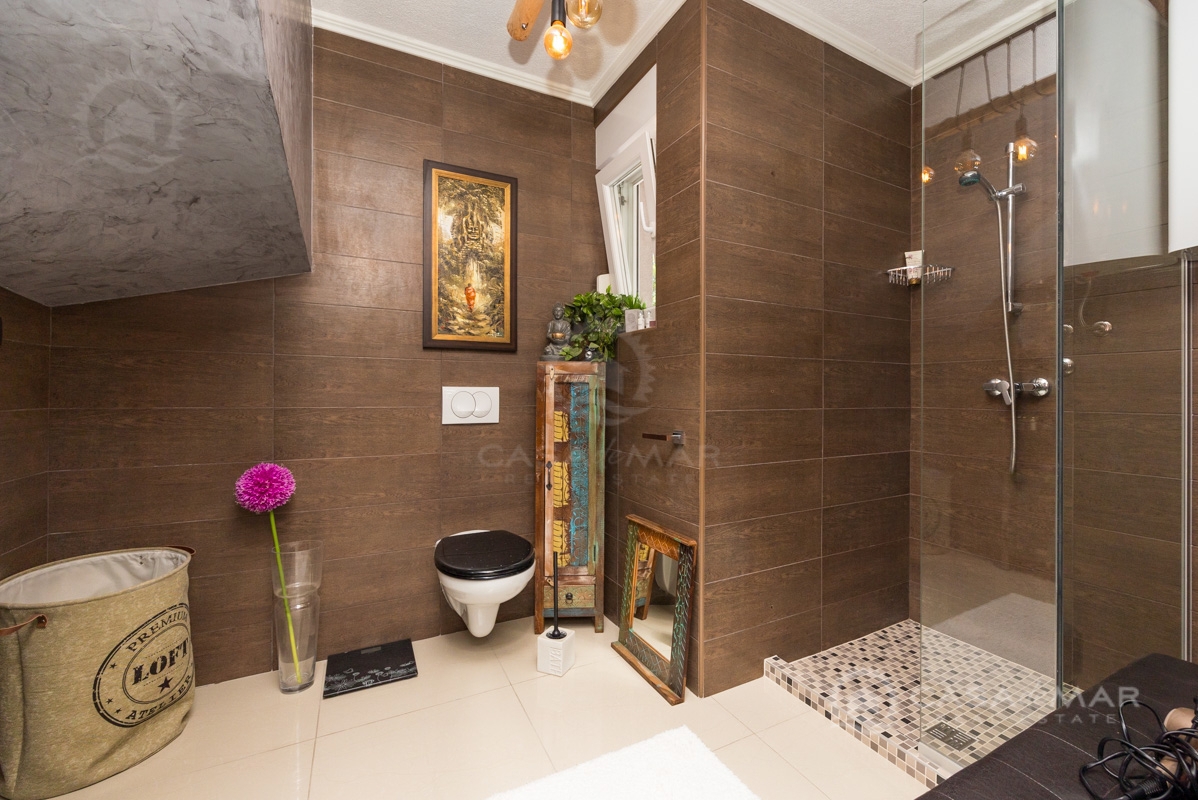 PRILOŽNOST! Ekskluzivni dvonadstropni apartma z jacuzzijem in razgledom na morje!