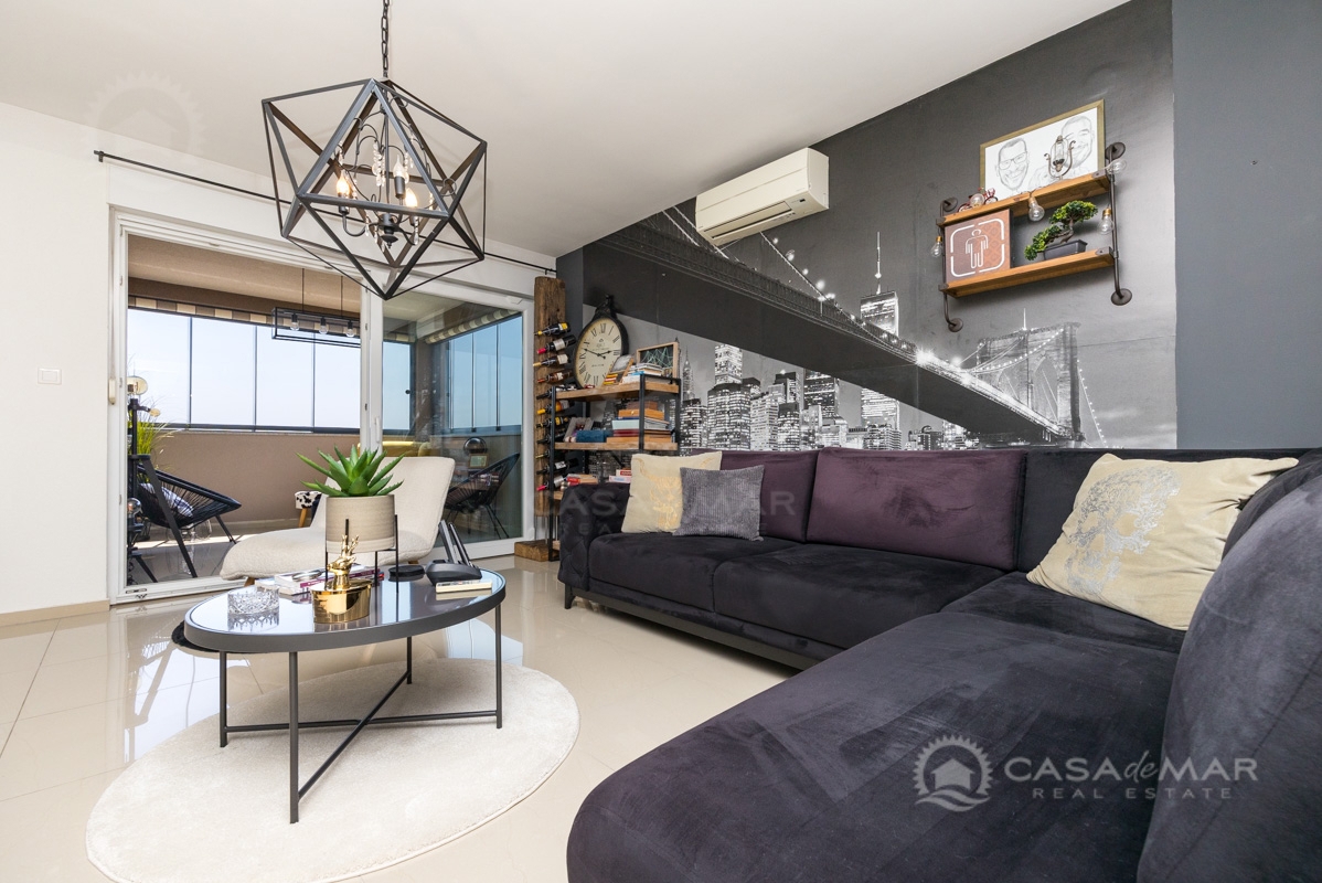 PRILOŽNOST! Ekskluzivni dvonadstropni apartma z jacuzzijem in razgledom na morje!