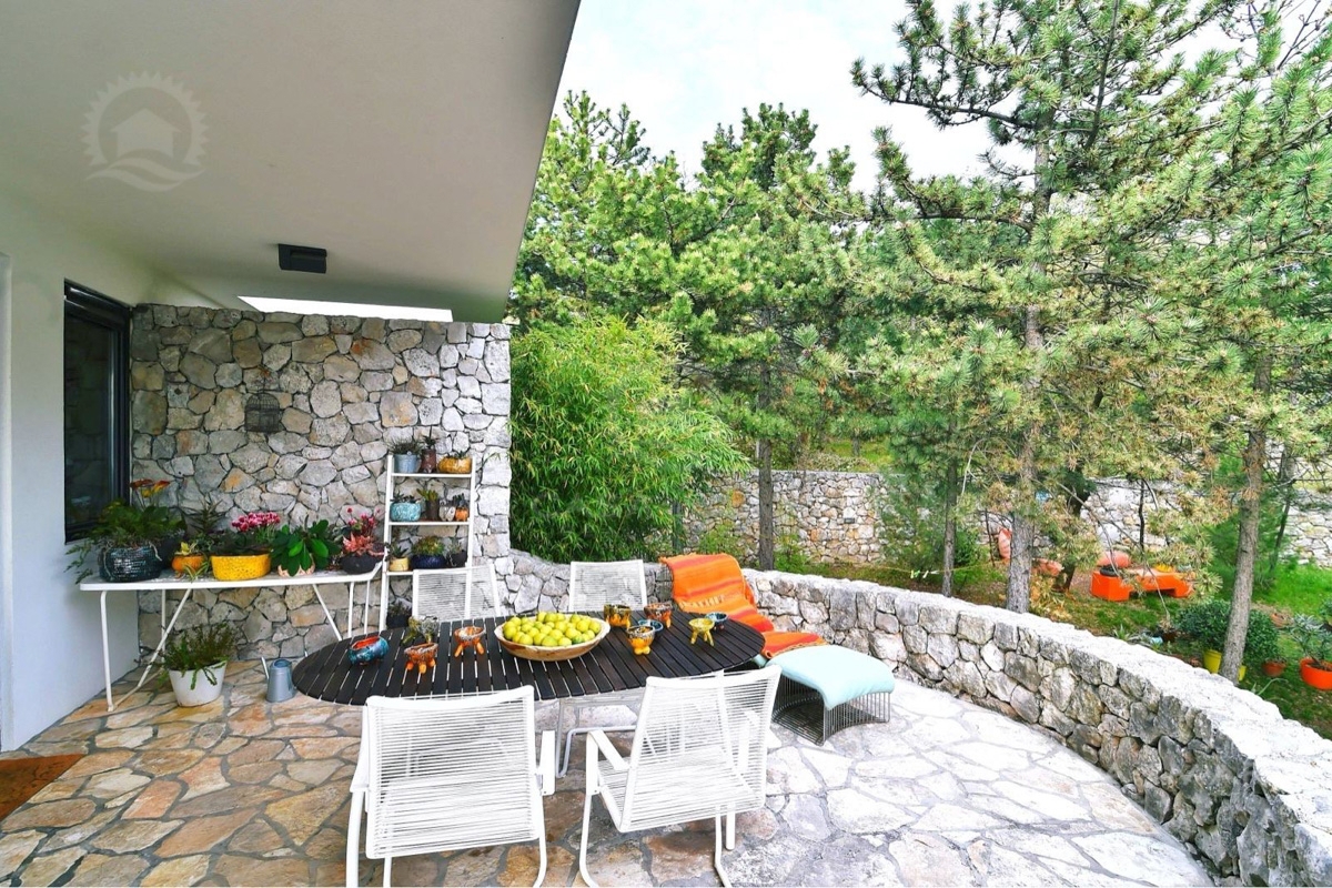Hiša Kostrena, 250m2