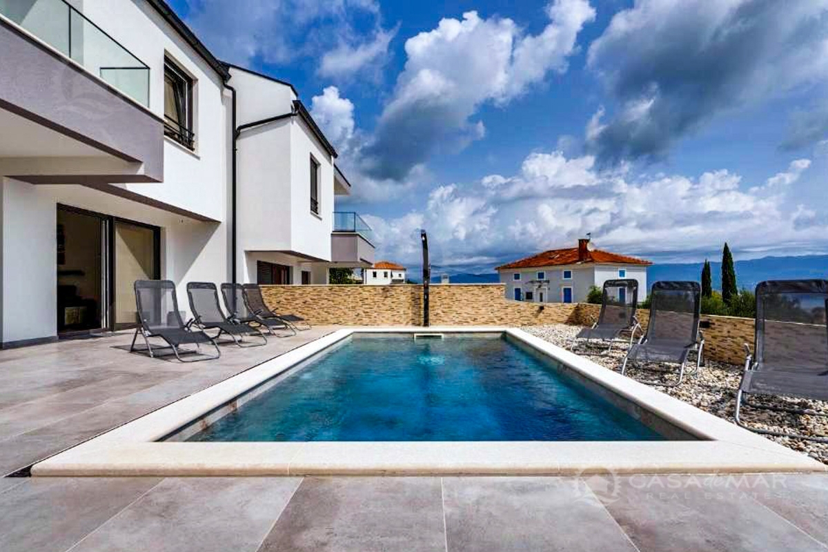 Dvostanovanjska vila s panoramskim pogledom in bazenom, okolica Vrbnika!