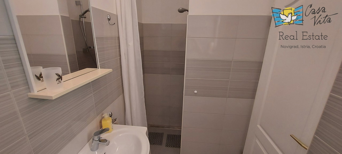 Družinska hiša z velikim vrtom in bazenom v Istri