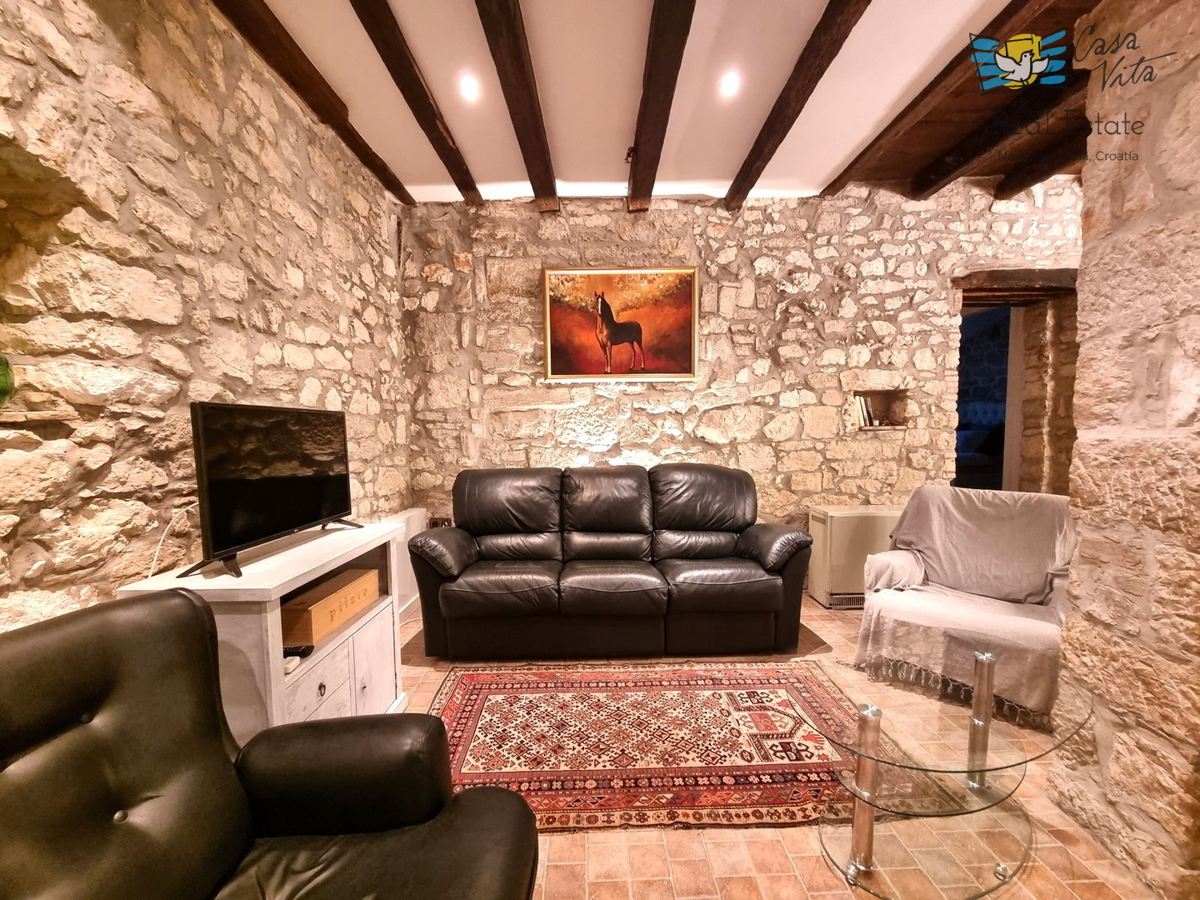 Istra, Poreč - Šarmantna kamnita hiša z dvema stanovanjema!