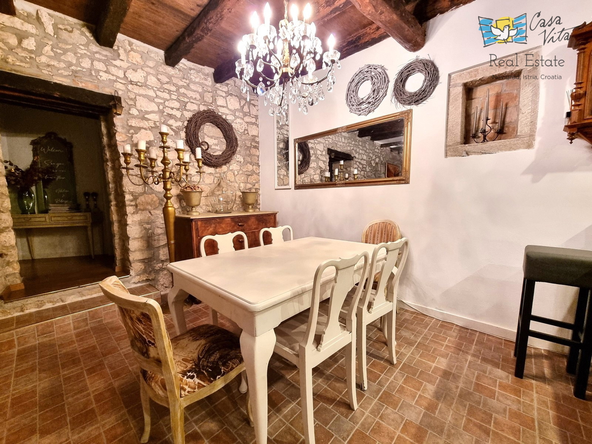 Istra, Poreč - Šarmantna kamnita hiša z dvema stanovanjema!