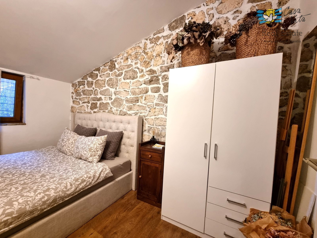 Istra, Poreč - Šarmantna kamnita hiša z dvema stanovanjema!
