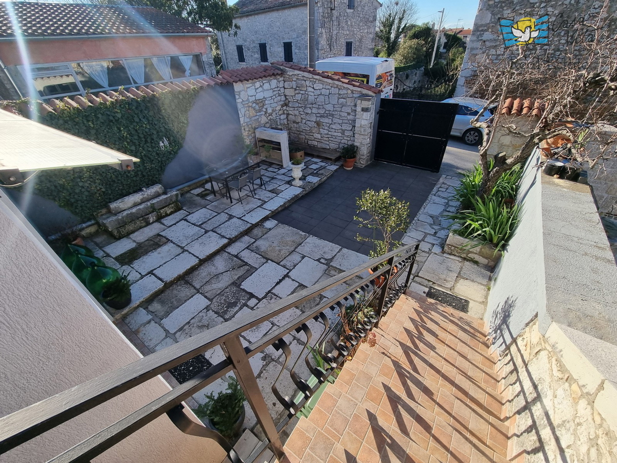 Istra, Poreč - Šarmantna kamnita hiša z dvema stanovanjema!