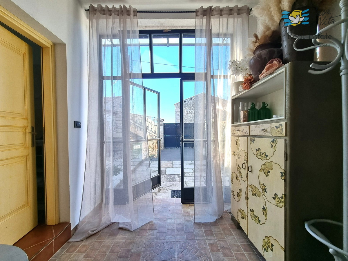 Istra, Poreč - Šarmantna kamnita hiša z dvema stanovanjema!