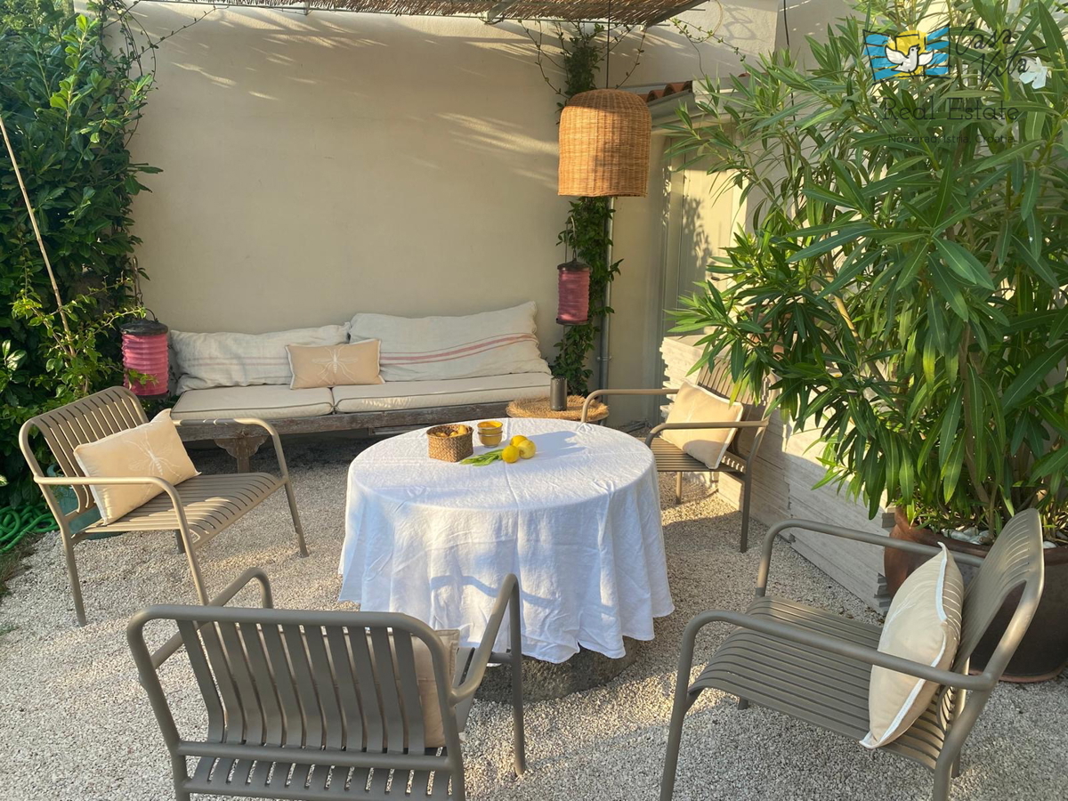 ISTRA, BUJE - Čudovita kamnita hiša v središču mesta Buje!