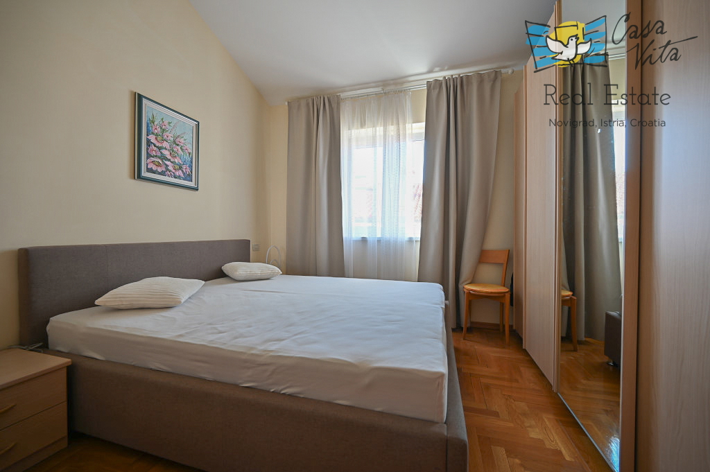 Prostorno stanovanje v Novigradu - 1200 m od morja in središča mesta!