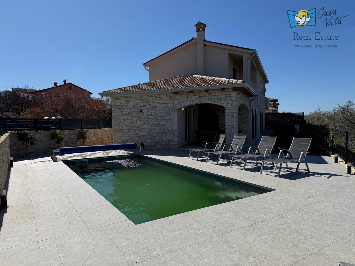 ISTRA, NOVIGRAD - Hiša v mediteranskem slogu s čudovitim pogledom na morje in oljke!