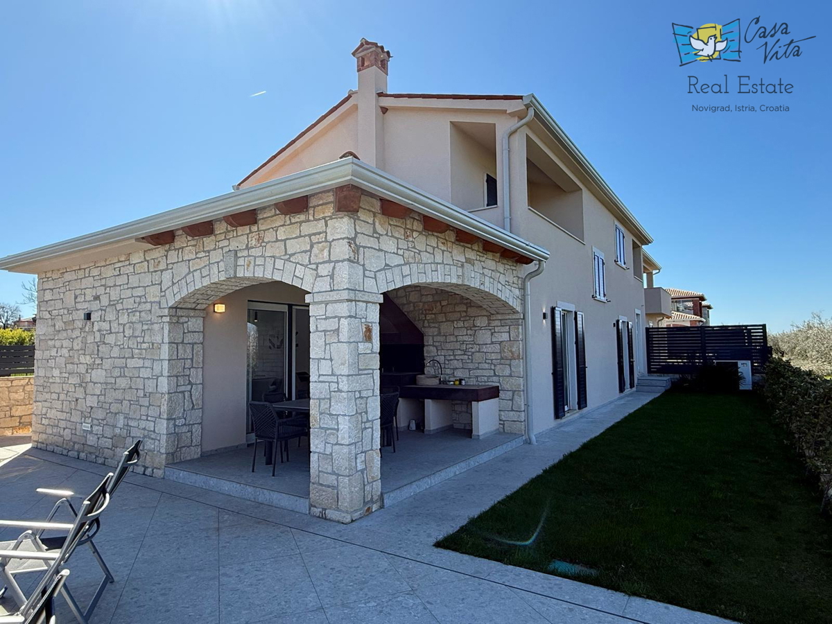 ISTRA, NOVIGRAD - Hiša v mediteranskem slogu s čudovitim pogledom na morje in oljke!