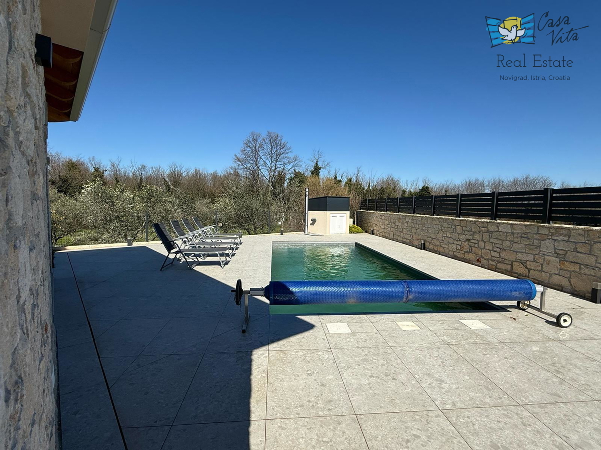 ISTRA, NOVIGRAD - Hiša v mediteranskem slogu s čudovitim pogledom na morje in oljke!