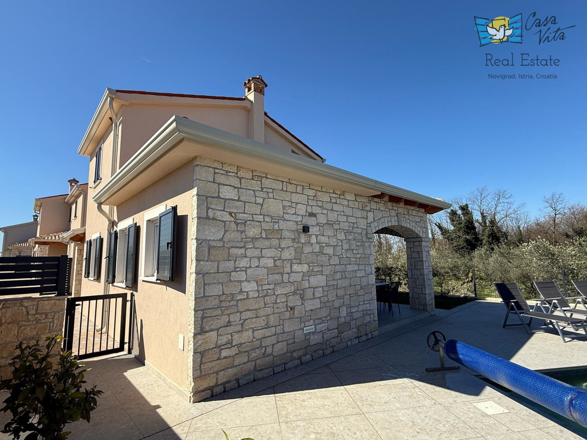 ISTRA, NOVIGRAD - Hiša v mediteranskem slogu s čudovitim pogledom na morje in oljke!