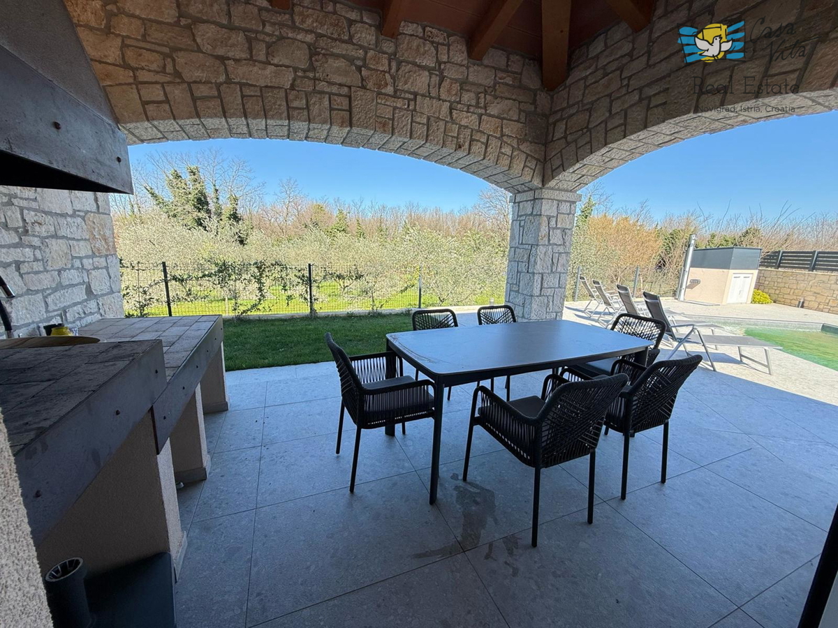 ISTRA, NOVIGRAD - Hiša v mediteranskem slogu s čudovitim pogledom na morje in oljke!