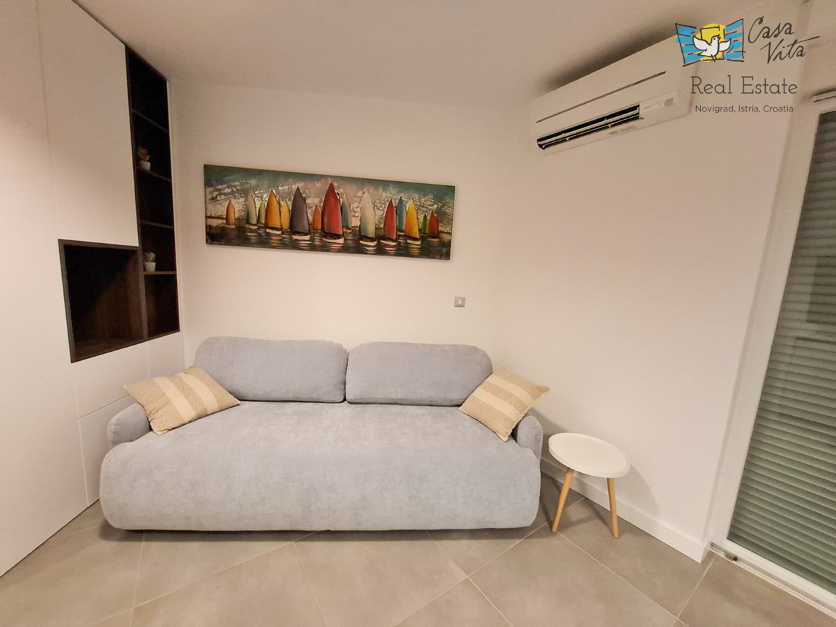 ISTRA, NOVIGRAD - Stan v pritličju stanovanjske stavbe 50 m od morja!
