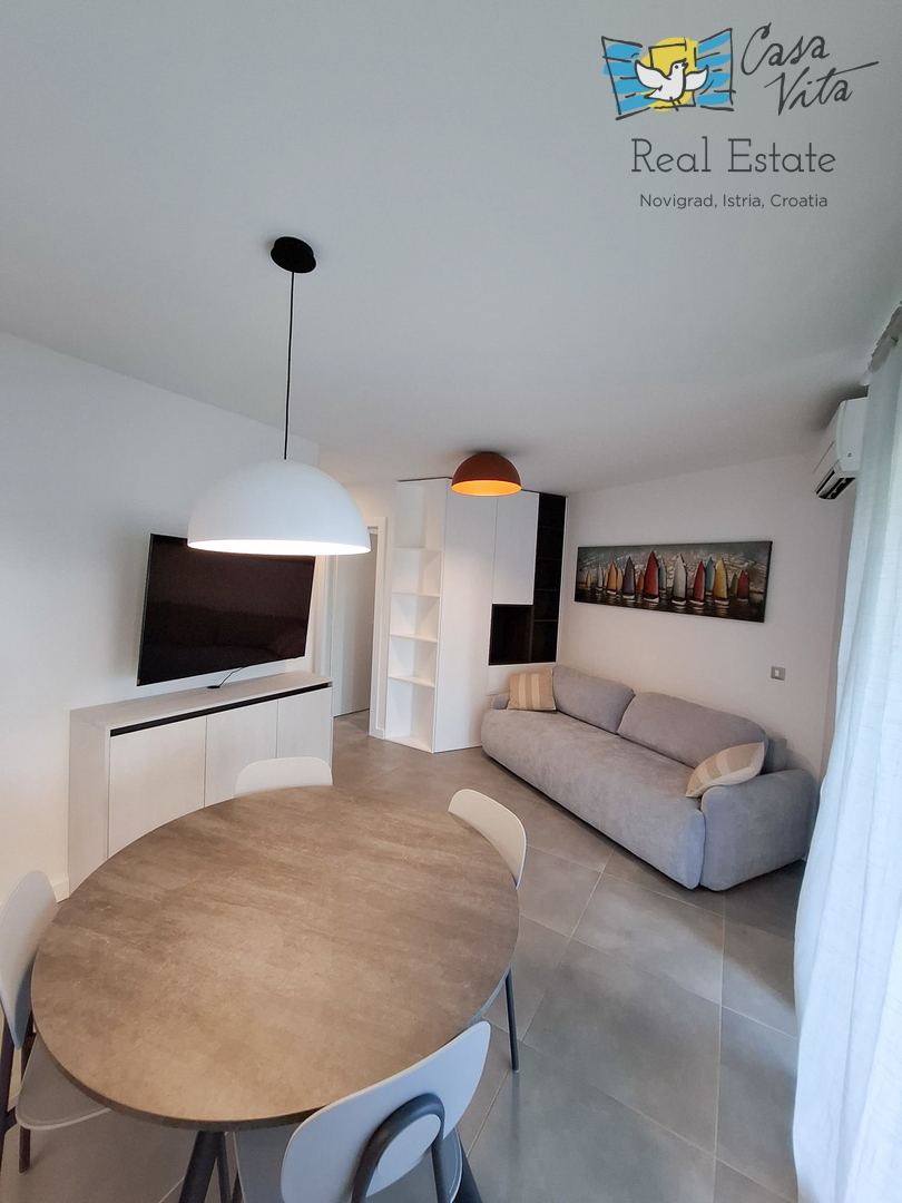 ISTRA, NOVIGRAD - Stan v pritličju stanovanjske stavbe 50 m od morja!