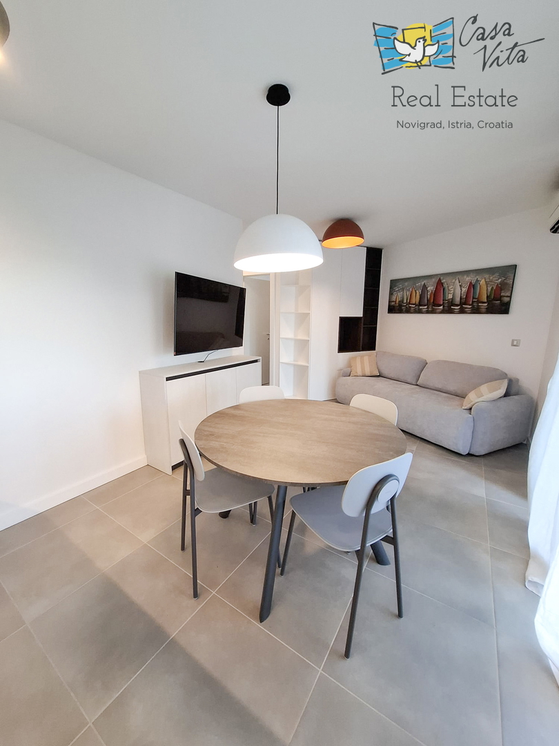 ISTRA, NOVIGRAD - Stan v pritličju stanovanjske stavbe 50 m od morja!