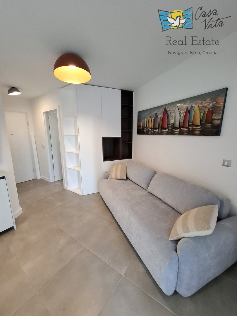 ISTRA, NOVIGRAD - Stan v pritličju stanovanjske stavbe 50 m od morja!