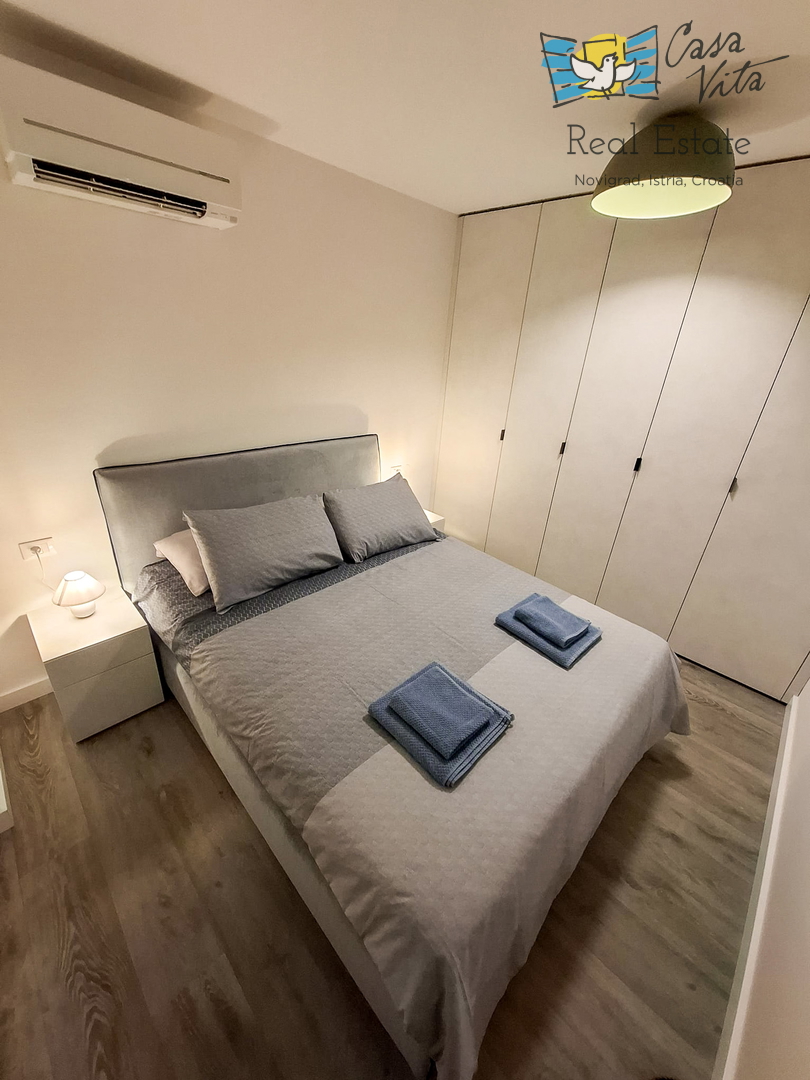 ISTRA, NOVIGRAD - Stan v pritličju stanovanjske stavbe 50 m od morja!