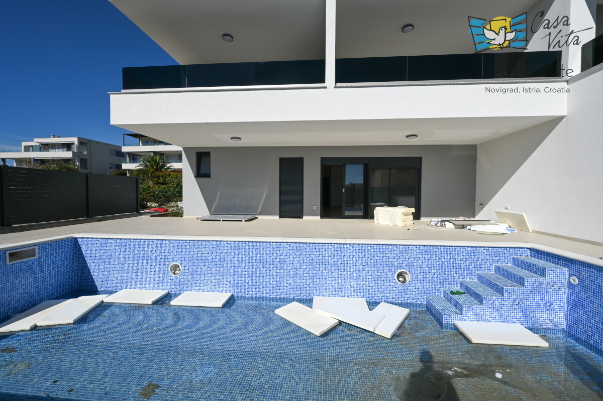 ISTRA, NOVIGRAD - Stanovanje v pritličju novogradnje s bazenom!