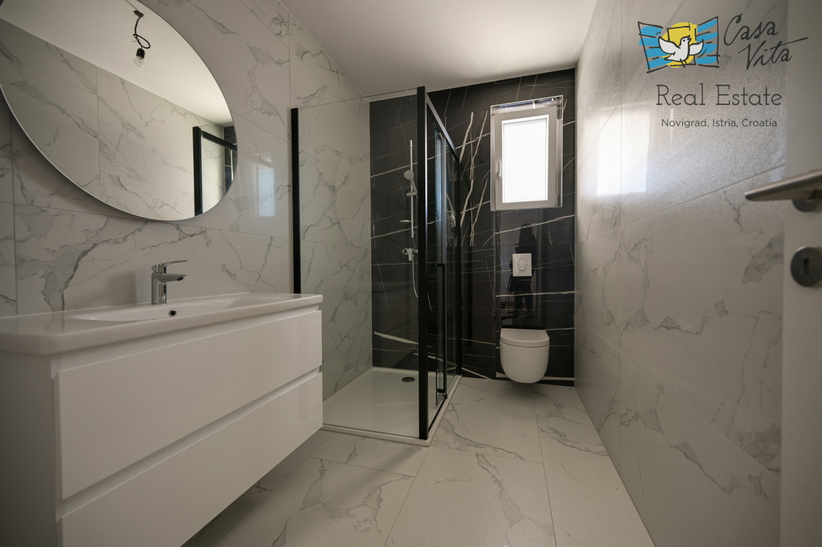 ISTRA, NOVIGRAD - Stanovanje v pritličju novogradnje s bazenom!