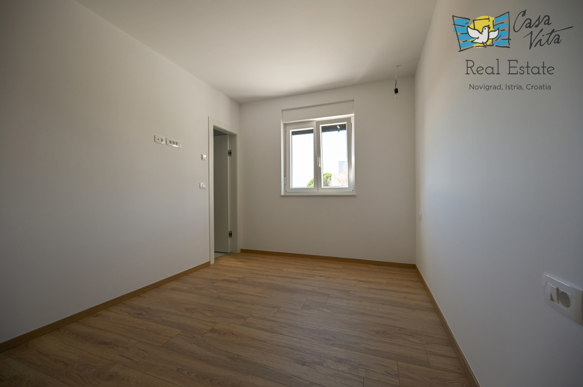 ISTRA, NOVIGRAD - Stanovanje v pritličju novogradnje s bazenom!