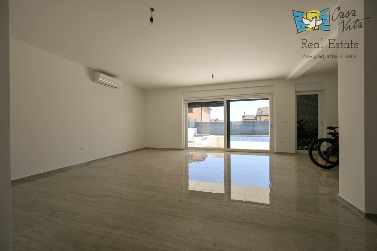 ISTRA, NOVIGRAD - Stanovanje v pritličju novogradnje s bazenom!