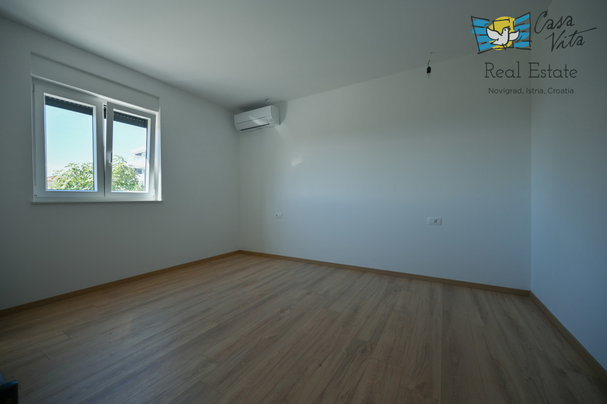 ISTRA, NOVIGRAD - Stanovanje v pritličju novogradnje s bazenom!
