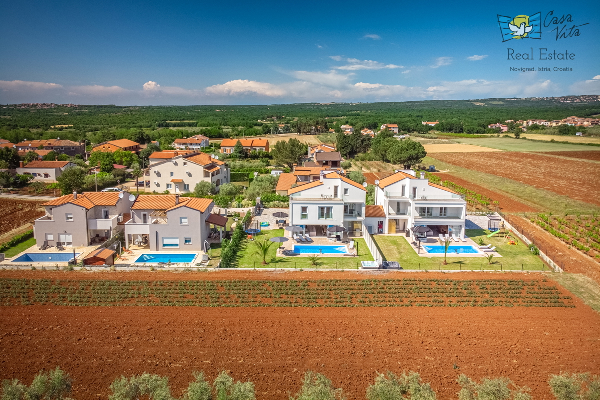 Čudovito urejena moderna vila v bližini mesta Poreč!