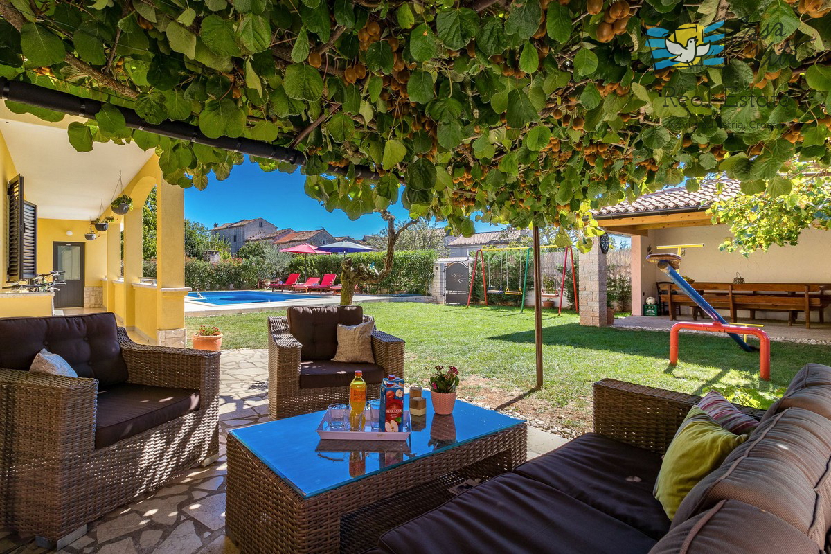 Prodamo samostojno hišo, Svetvinčenat, 650.000 €