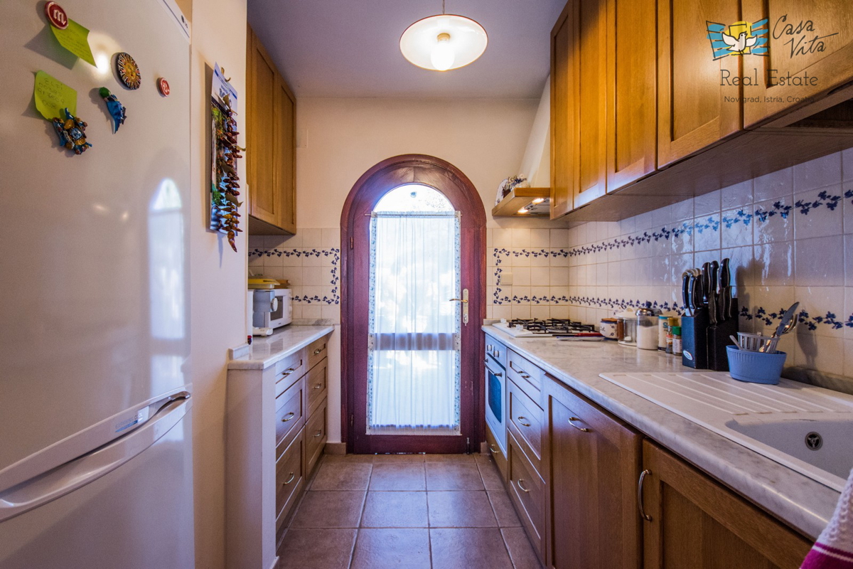 ISTRA, POREČ - Lep pritlični objekt v okolici mesta Poreč s čudovitim pogledom na morje!