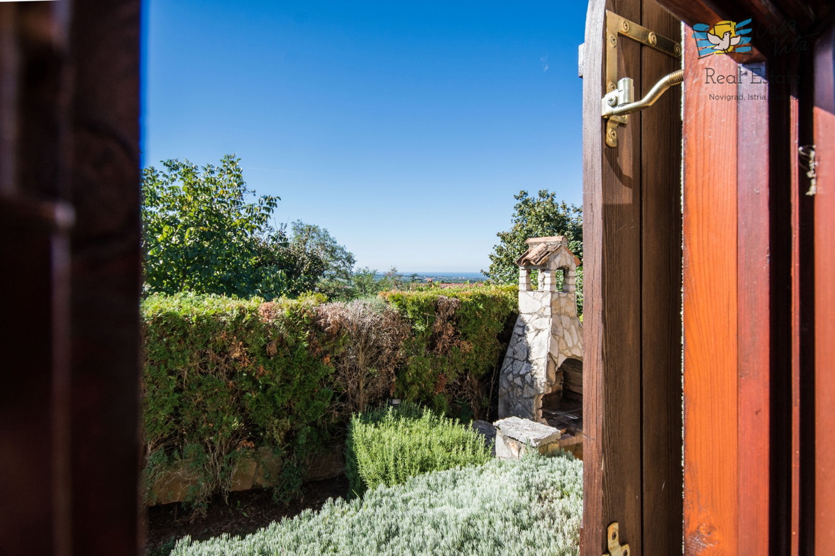 ISTRA, POREČ - Lep pritlični objekt v okolici mesta Poreč s čudovitim pogledom na morje!