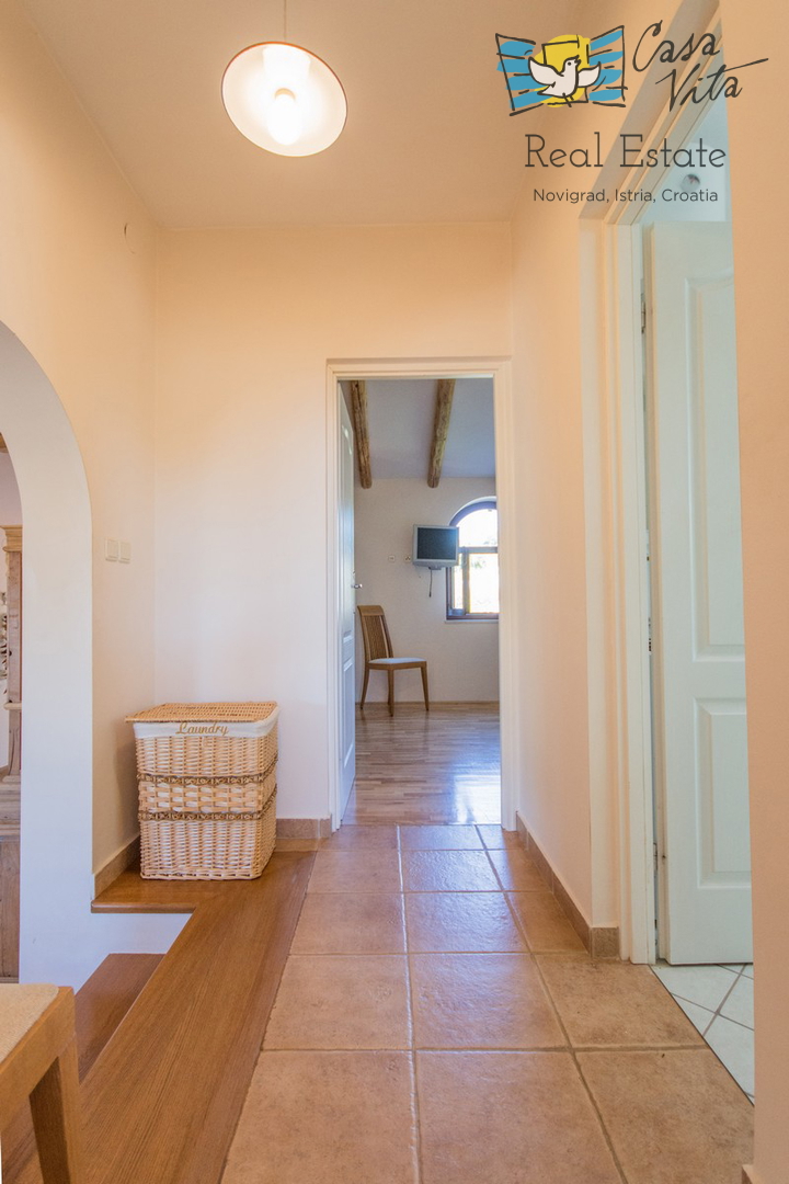 ISTRA, POREČ - Lep pritlični objekt v okolici mesta Poreč s čudovitim pogledom na morje!