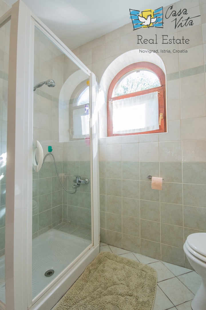 ISTRA, POREČ - Lep pritlični objekt v okolici mesta Poreč s čudovitim pogledom na morje!