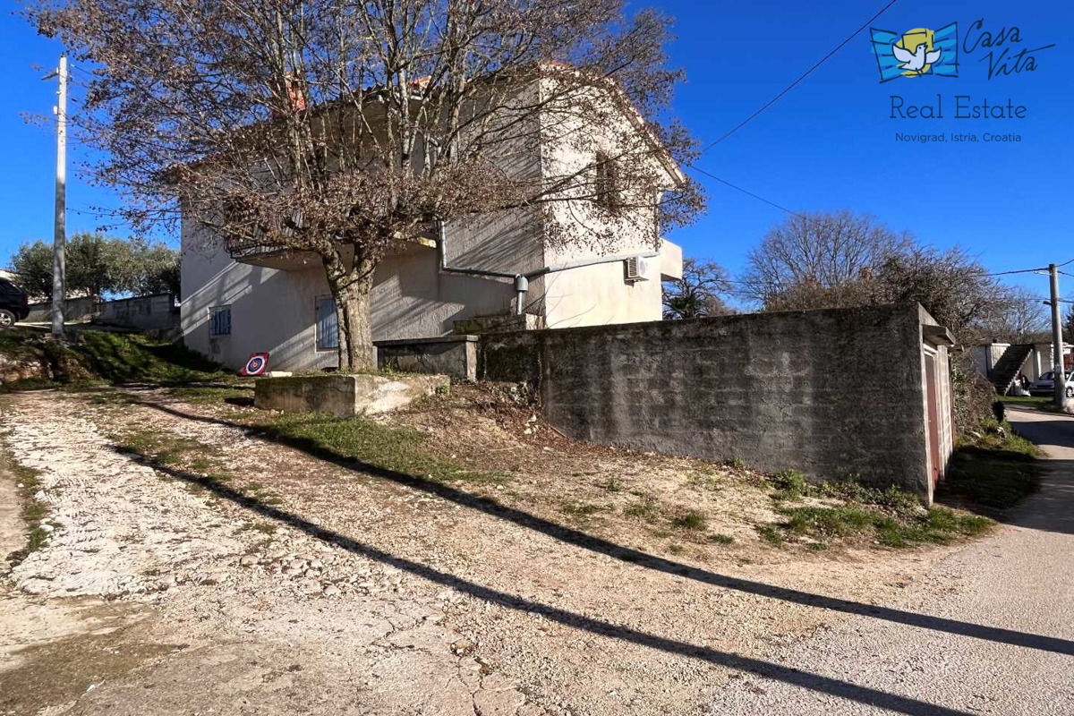 Kamnita hiša za obnovo - 15 km od Poreča!