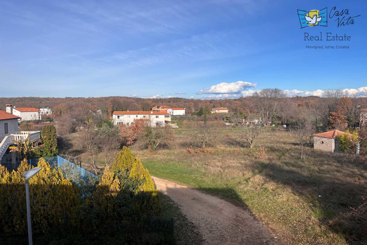 Kamnita hiša za obnovo - 15 km od Poreča!