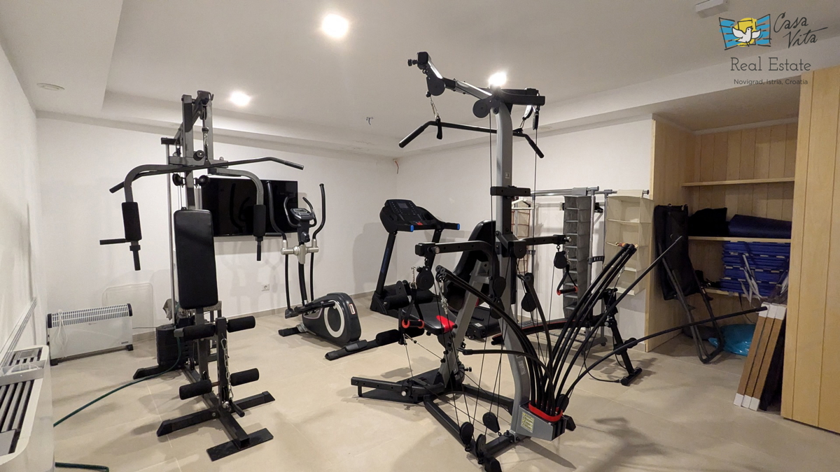 ISTRA, POREČ - Moderna dvojna hiša 500 m od morja!