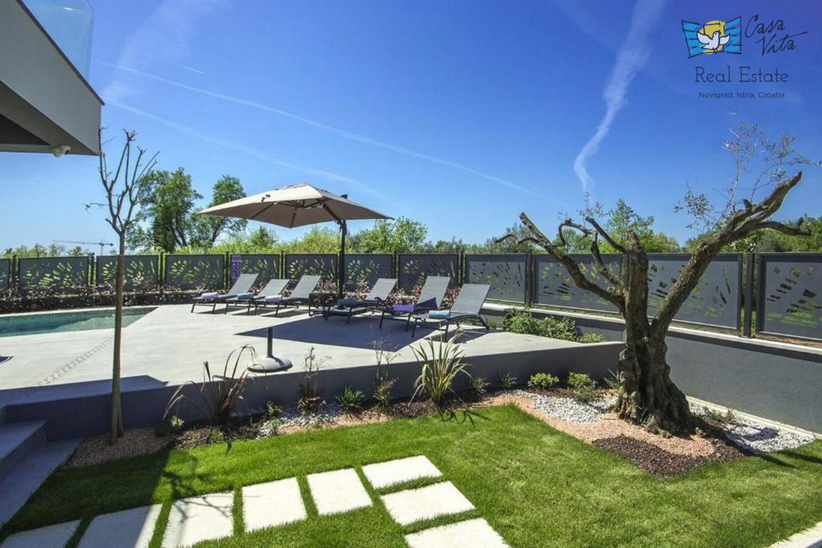 ISTRA, POREČ - Moderna dvojna hiša 500 m od morja!