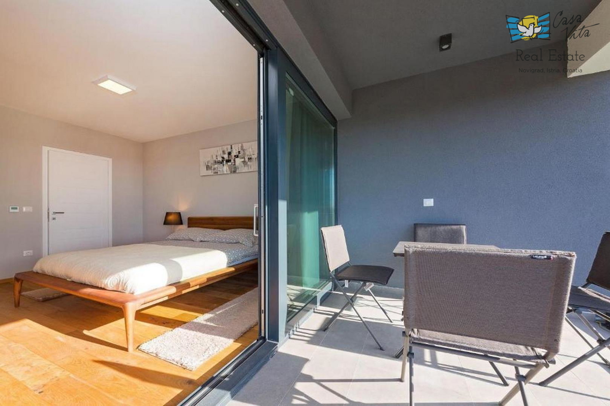 ISTRA, POREČ - Moderna dvojna hiša 500 m od morja!