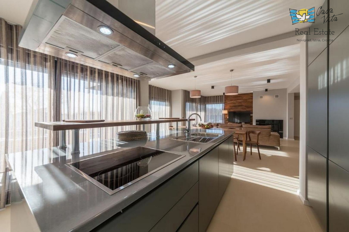 ISTRA, POREČ - Moderna dvojna hiša 500 m od morja!