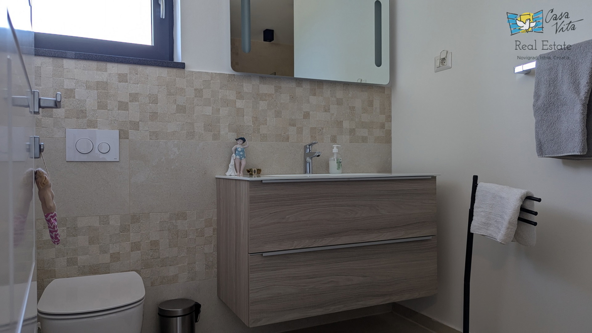 ISTRA, POREČ - Moderna dvojna hiša 500 m od morja!