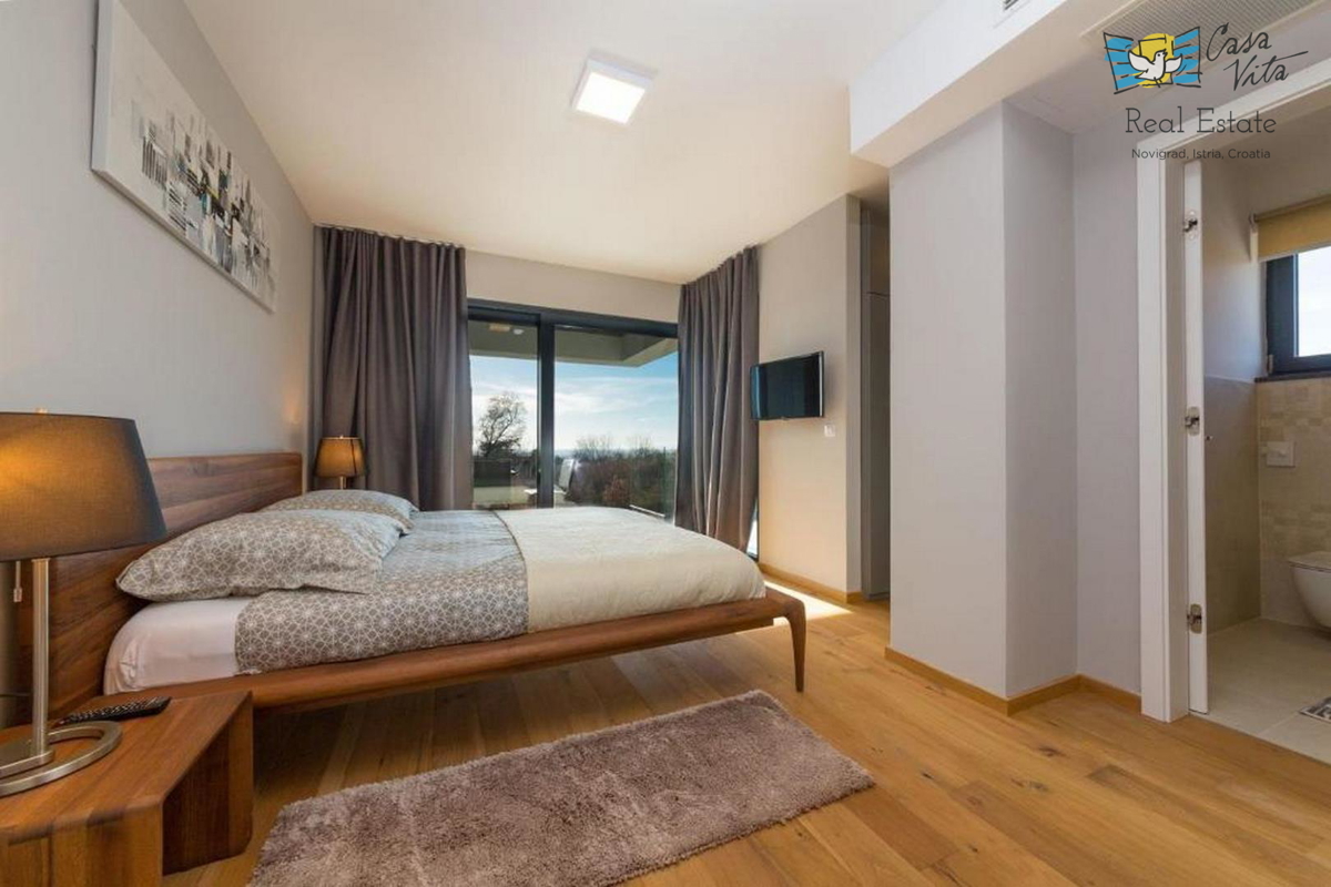 ISTRA, POREČ - Moderna dvojna hiša 500 m od morja!