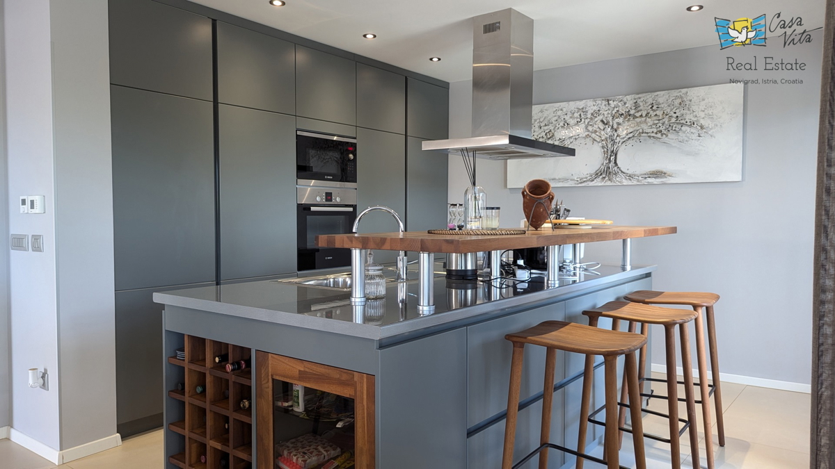 ISTRA, POREČ - Moderna dvojna hiša 500 m od morja!