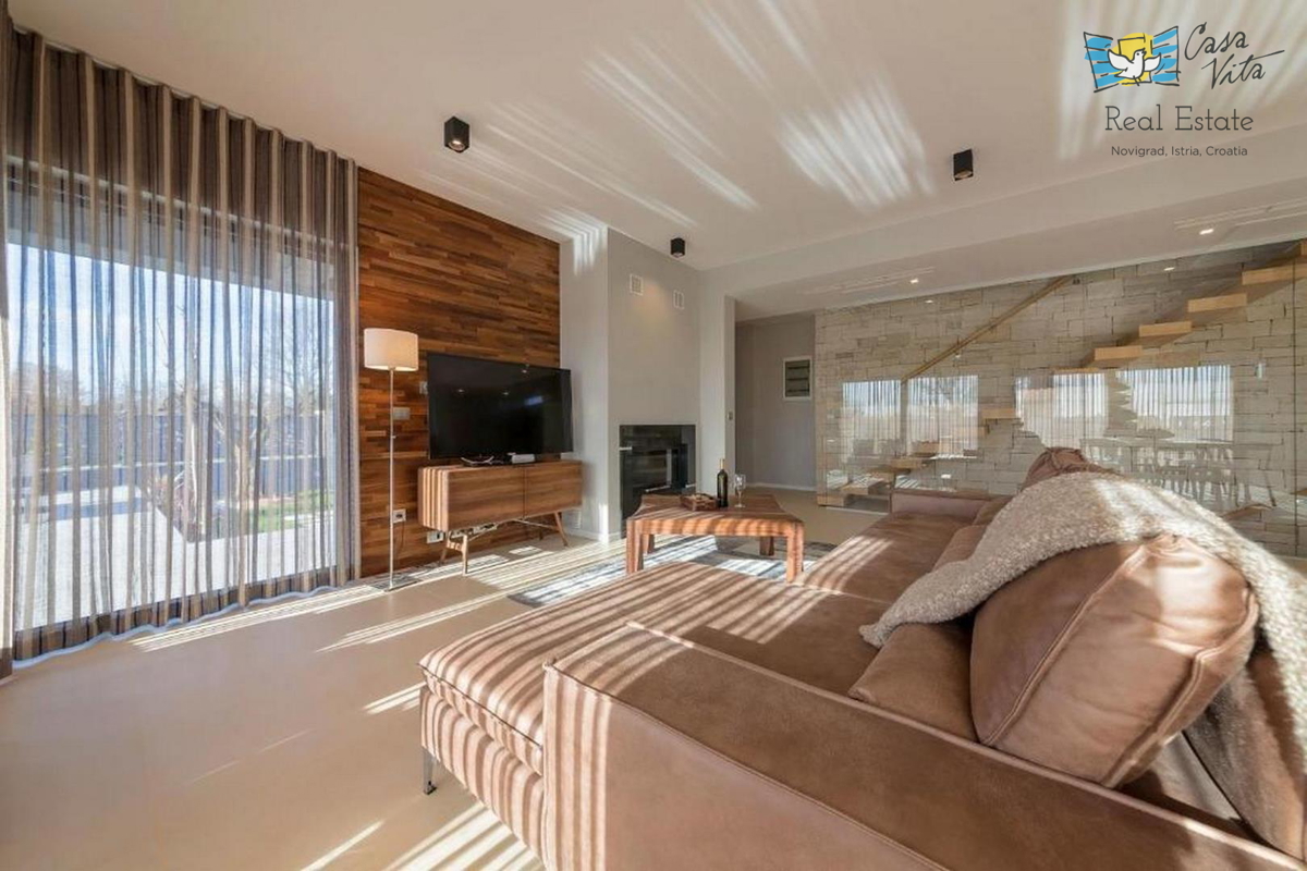 ISTRA, POREČ - Moderna dvojna hiša 500 m od morja!