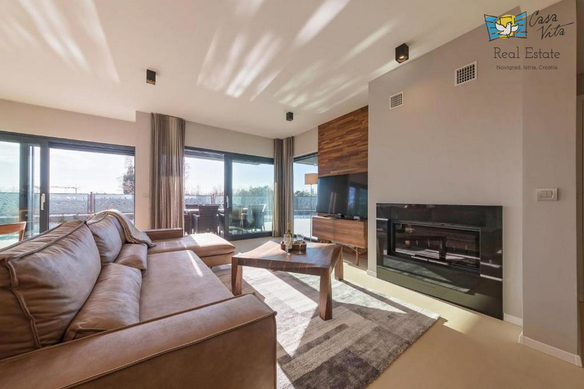 ISTRA, POREČ - Moderna dvojna hiša 500 m od morja!